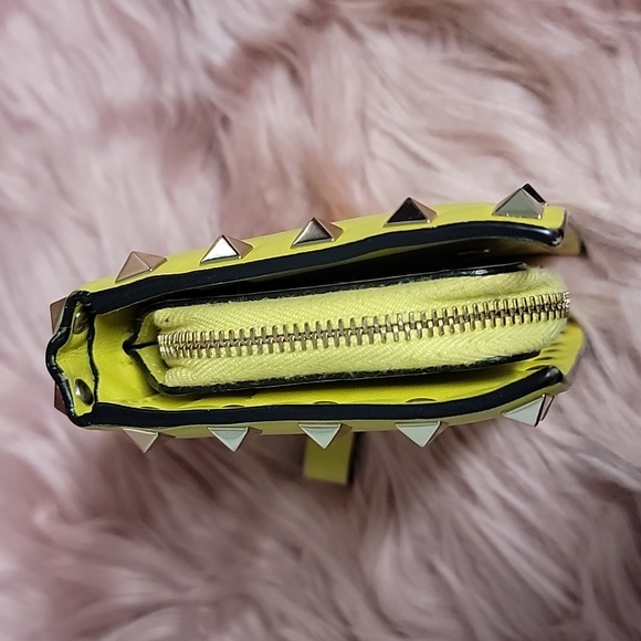 Authentic Valentino Garavani Rockstud Leather wallet - Preloved